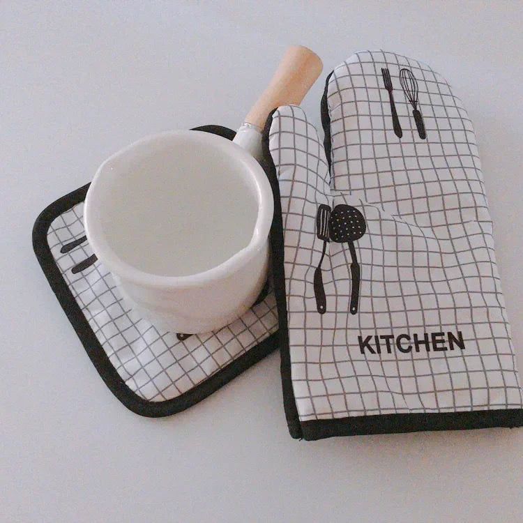 2pcs/set  Anti-Scalding Microwave Cotton Gloves Insulation Pads Thickened Heat-Resistant Kitchen Oven Baking Barbecue Tools